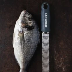 Microplane Premium Reibe / Zester, Anthrazit Grau -Grillmeister microplane premium reibe zester anthrazit grau 50cab73deb3095e617cdfdd3b17d6dfd