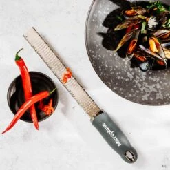 Microplane Premium Reibe / Zester, Anthrazit Grau -Grillmeister microplane premium reibe zester anthrazit grau a342255e8a876e7cc310a1db149e7b2d