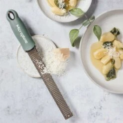 Microplane Premium Reibe / Zester, Eukalyptus Grün 10 Microplane Premium Reibe / Zester, Eukalyptus Grün -Grillmeister microplane premium reibe zester eukalyptus gruen f5b418ee93cb819ce7cdd7117b5a77b9