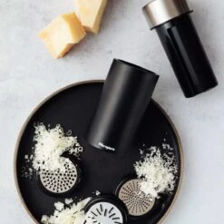 Microplane Universal Mühle 3in1 -Grillmeister microplane universal muehle 3in1 f9de8a745f1cef65c0061ca8e4cee45e