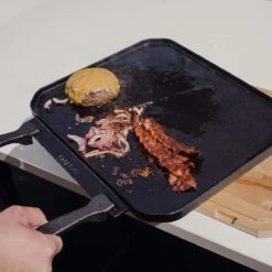 SANTOS Wende-Gussplatte Mit Holzuntersetzer Und Abnehmbaren Griffen 40 X 32 X 1,9 Cm -Grillmeister s wende gussplatte mit holzuntersetzer und abnehmbaren griffen 40 cm x 32 25 cm x 1 9 cm 889e9ddeb5daa44253698de264e4083c