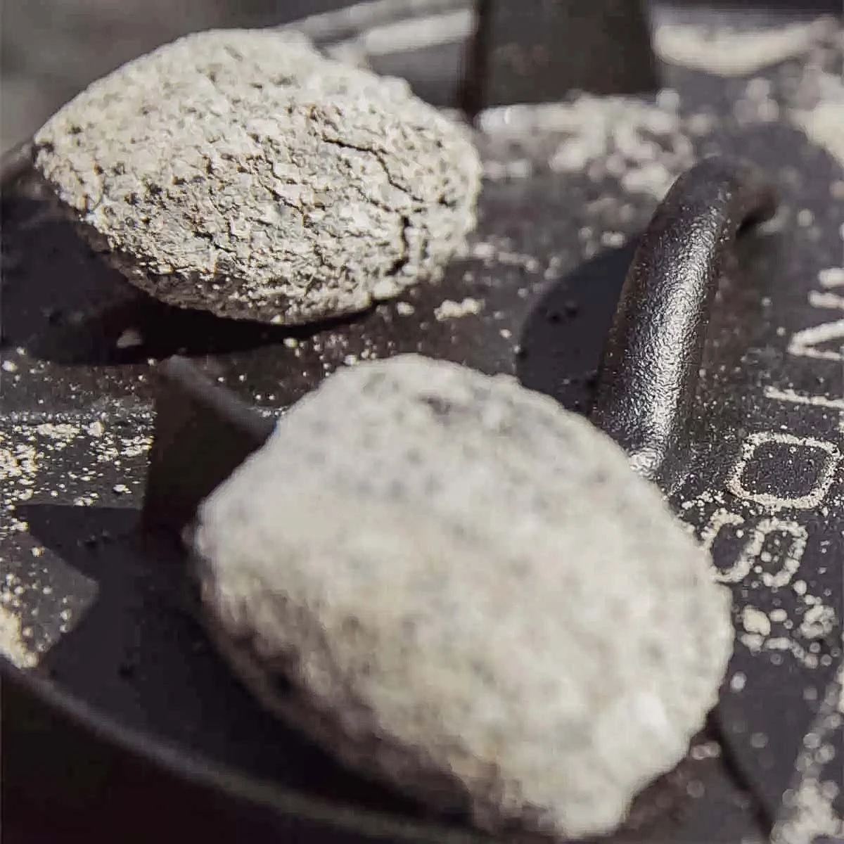 SANTOS Dutch Oven Feuertopf Schmortopf Camp Oven Ca. 8,5 Liter / 9 Qt (ohne Füße) 4 SANTOS Dutch Oven Feuertopf Schmortopf Camp Oven Ca. 8,5 Liter / 9 Qt (ohne Füße) – Bild 2