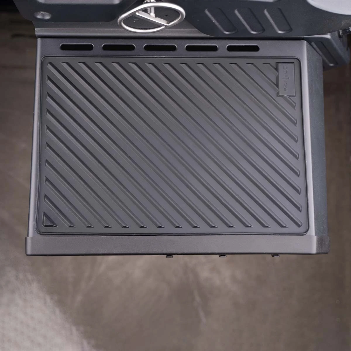 SANTOS S-518 All Black Mit Seiten- Und Heckbrenner, Schwarz, Inkl. Drehspieß, Rostheber & Silikonablage & Graviertes ZWILLING Pro Messer 5 SANTOS S-518 All Black Mit Seiten- Und Heckbrenner, Schwarz, Inkl. Drehspieß, Rostheber & Silikonablage & Graviertes ZWILLING Pro Messer – Bild 3