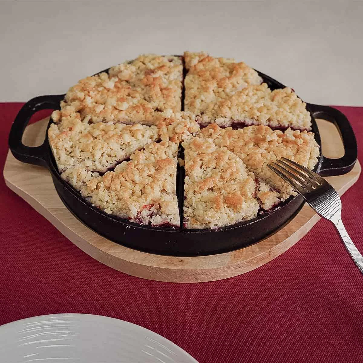 SANTOS Wedge Pan Mit Holz-Serviertablett Ø 21,5cm - Höhe: 3 Cm Gusseisen 11 SANTOS Wedge Pan Mit Holz-Serviertablett Ø 21,5cm - Höhe: 3 Cm Gusseisen – Bild 9